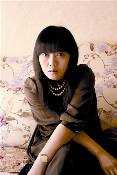 有个<em>小说</em>,<em>女</em>主角的<em>继父</em>家有三个哥哥,都喜欢她