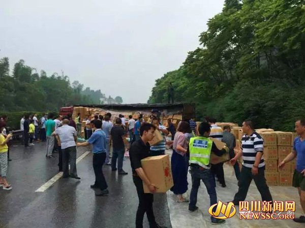 一个水果店老板,他想苹果产地进货每千克2.6元