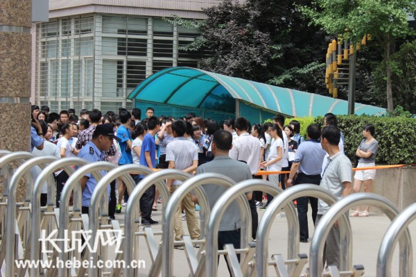 河北文科考生2010年高考507分,报考本三,报什