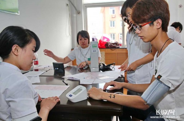 2011大学生征兵体检是在学校还是当地武装部