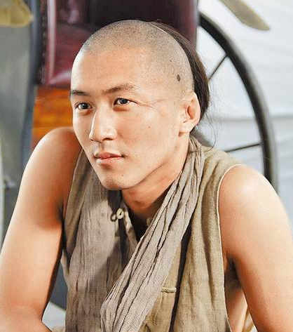 谢霆锋脑袋长黑色素瘤 柏芝安慰:坏人不会早死