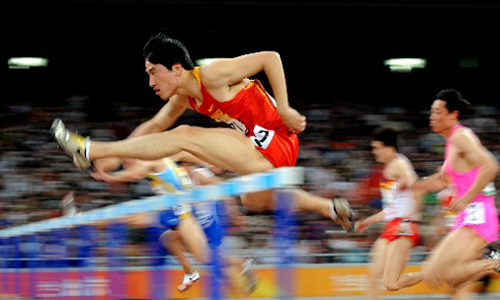 Am Montag wurde die Olympia-Sportkleidung der chinesischen Delegation vorgestellt. Das einzigartige Design verwunderte viele. Kein Wunder: Der Entwurf der Sportbekleidung wurde von den Terrakottenfiguren inspiriert, wie der Designer sagt.(3)