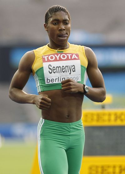 Ihre gl?nzende Leistung und der ungew?hnlich starke K?rper verursachen gro?e Zweifel: Die südafrikanische Weltmeisterin Caster Semenya wird aufgefordert, einen Geschlechttest durchzuführen.