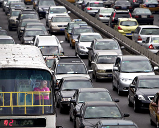 Dank der neuen Subventionen werden in China zwar wieder mehr Autos verkauft, die derzeit hohen Lagerbestände bei den Autohändlern führen jedoch zu einem stärkeren Preiskampf und drücken die Margen.