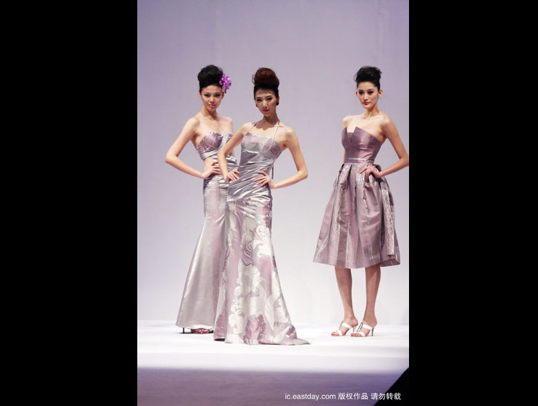 Лучшие фотографии с демонстрации коллекций одежды весенне-летнего сезона 2010 года на Китайской международной неделе моды