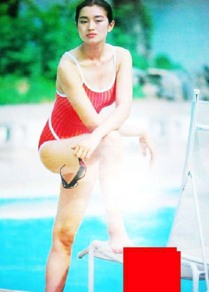 Старые фотографии Гун Ли в купальнике