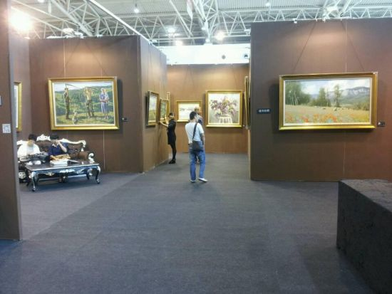 Коллекционеры следят за тем, как русская масляная живопись выставляется на Китайской выставке искусств2