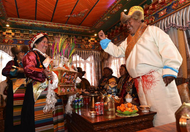 Крестьяне в Шигадзе радостно встретили Новый год по тибетскому календарю