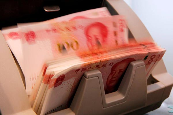 Banco central chino ajusta tasa del RMB para aliviar presiones