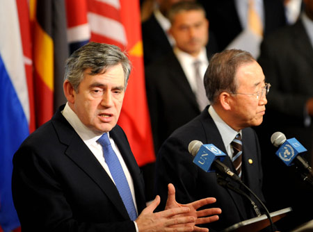 Britain's Prime Minister Gordon Brown (L) and U.N. Secretary-General Ban Ki-moon hold a news conference after their official meeting at the United Nations headquarters in New York,the United States, March 25, 2009. [Xinhua]