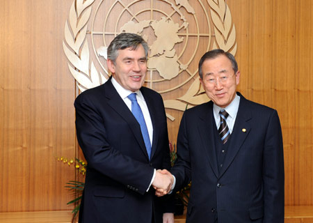 UN Secretary-General Ban Ki-moon (R) meets with British Prime Minister Gordon Brown at the United Nations headquarters in New York,the United States, March 25, 2009. Ban said on Wednesday that he had 'very productive' talks with visiting British Prime Minister Gordon Brown on such issues as the upcoming G20 summit, scheduled for April 2 in London.[Xinhua]