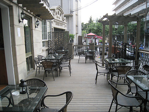 The Boxing Cat Brewery (above) is a gastro pub with homemade beer and Southern US comfort food, while Southern Belle (top and left) is an elegant bar offering small eats and Southern cocktails. 