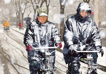 The 10th snow to fall on Beijing this winter brings chaos for traffic in the city. 