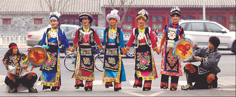 Lacking a written language, the Qiang, found mostly in western Sichuan, mainly pass on their culture orally. 