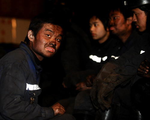 A photo taken on March 29, 2010 shows a rescuer at work after the flooding in the pit of Wangjialing Coal Mine, which sits astride Xiangning county of Linfen and Hejin of Yuncheng in north China's Shanxi province. The number of people trapped underground after the accident rose to 153, rescuers said late Sunday night. [Photo/Xinhua] 