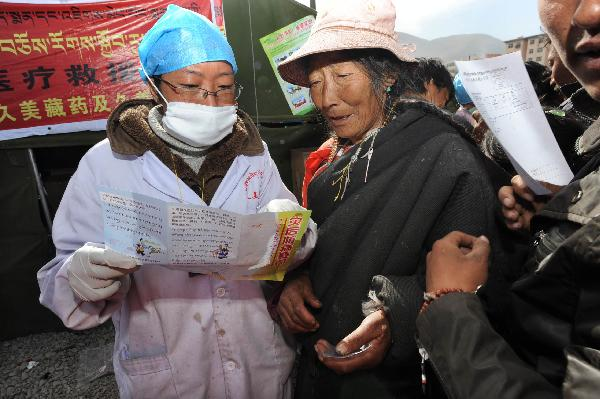 Local residents consults at a spot of a Tibetan medicine hospital in the quake-hit Yushu Tibetan Autonomous Prefecture of northwest China's Qinghai Province, April 19, 2010. 