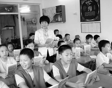 Huang Guiqin, a retired hotel manager, teaches kids and their parents Chinese traditions, morals and etiquette in Wuhan, capital of Hubei province.