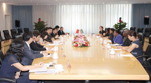 On August 26, 2010, Mr. Jiao Yong, Vice Minister of Water Resources, met Ms Buyelwa Patience Sonjica, Minister of Water Resources and Environmental Affairs of South Africa.