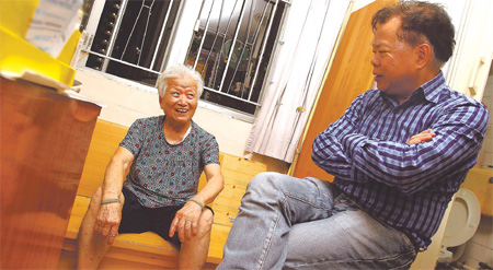 Law Ying, 81, shares a joke with Peter Nip Yeung-shing, chairman of the Banyan Elderly Services Association in Hong Kong. 