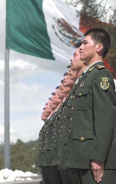 The PLA honor guard trains in Mexico City. 