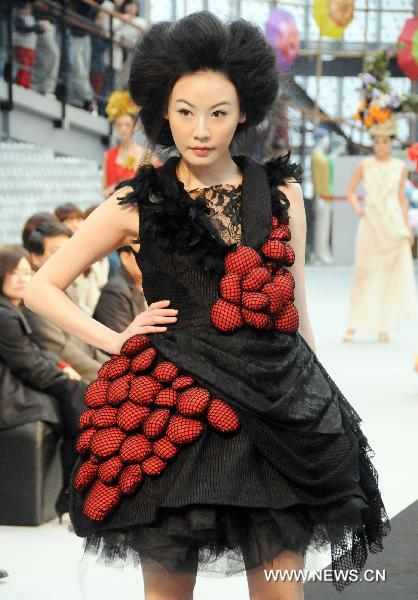 A model presents a fashion creation during the 2011 FUSE Fashion Festival in Taipei, southeast China's Taiwan, Feb. 16, 2011. The 33-day fashion event kicked off here Wednesday, to highlight designs by fashion students at a dozen of Taiwan's colleges.