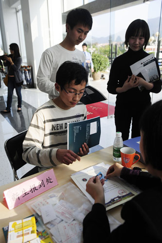 A student is registered for classes at the South University of Science and Technology of China in Shenzhen, Guangdong province, on Feb 27. 