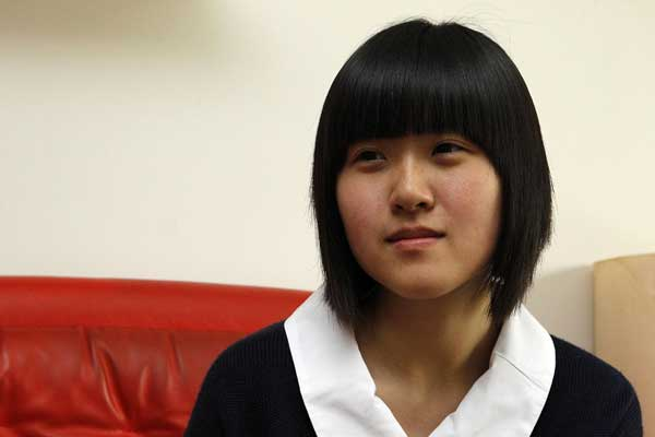 Xue Tingting, 21, has been taking care of a group of 13 seniors for a dozen years in Shanghai.[Photo/Yong Kai]