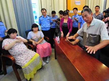 Sun Yizhi (right) refuses to claim his twin daughters Sun Li and Sun Min (left) yesterday when they met for the first time in five years after the twins were abducted on December 10, 2006, in southern China's Fujian Province.