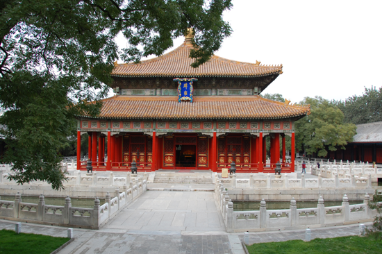 Guozijian is located in Beijing's Dongcheng District, adjoining the Confucius Temple and the Yonghe Lama Temple. 