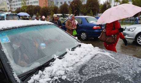 新疆夏日飛雪