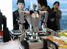 大学生创意集市：机器人现身
