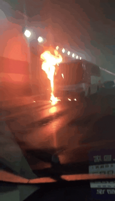 校车起火致11名中韩儿童死亡 事发时车门无法打开