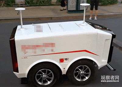 外媒：中国人开始用智能机器人送快递了