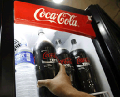 Coca-Cola Shanxi Beverages räumte am Samstag in einer Stellungnahme ein, aufgrund von Routine-Wartungsarbeiten seien einige seiner Produkte im Februar mit Chlor vermischt gewesen.
