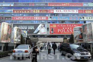 Пекинский рынок одежды «Ябаолу» стал самым крупным в Китае собирательно-распределительным центром по экспорту одежды