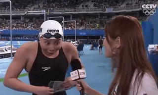  Бронзовый призер Олимпийских игр в Рио-де-Жанейро -- китайская пловчиха Фу Юаньхуэй прославилась в интернете и стала героем многочисленных мемов благодаря своей поразительной эмоциональности и юмору.