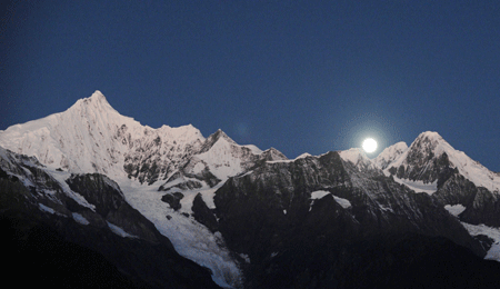 Photo taken on Oct. 15, 2008 shows the Meili Snow Mountain at sunrise in Deqin county, Diqing Tibetan Autonomous Prefecture, in southwest China's Yunnan province. 