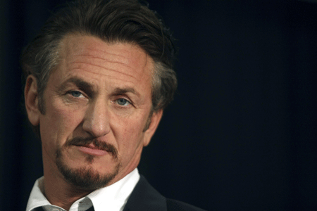 Actor Sean Penn poses in the press room at the 14th annual Critics' Choice awards in Santa Monica, California Jan. 8, 2009. [Xinhua/Reuters]