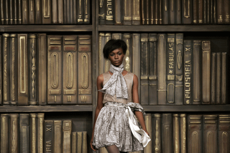 A model wears a creation from Graca Ottoni's 2009 autumn/winter collection during the Fashion Rio Show in Rio de Janeiro January 14, 2009.