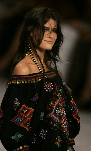 A model wears a creation from Graca Ottoni's 2009 autumn/winter collection during the Fashion Rio Show in Rio de Janeiro January 14, 2009.