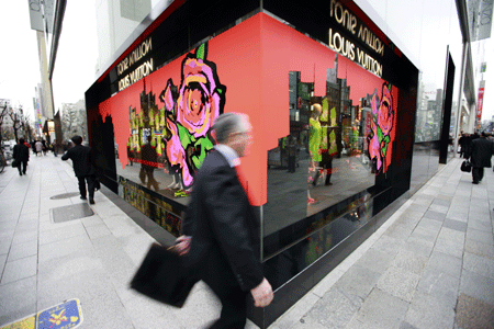 A Japanese walks past a shopwindow of a department store in the Ginza shopping district in Tokyo, capital of Japan, Jan. 20, 2009. Department store sales in Japan shrank by 4.3 percent year-on-year in 2008 to 7.38 trillion yen (US$81 billion), said the Japan Department Stores Association on Monday. [Xinhua]