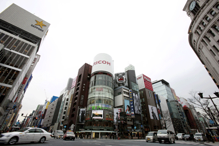 Photo taken on Jan. 20, 2009 shows a view of Ginza shopping district in Tokyo, capital of Japan. Department store sales in Japan shrank by 4.3 percent year-on-year in 2008 to 7.38 trillion yen (US$81 billion), said the Japan Department Stores Association on Monday.[Xinhua]