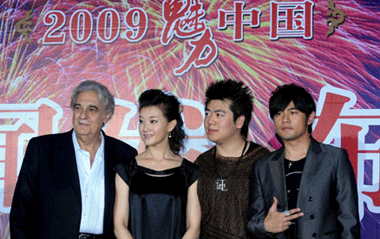 Spain tenor Placido Domingo (1st L), Chinese singer Song Zuying (2nd L), Chinese pianist Lang Lang (3rd L) and Chinese Taipei pop singer Jay Chou pose for a group photo at a press conference in Beijing, China, June 28, 2009, one day before their concert at the Bird's Nest in Beijing.