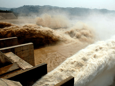 Xiaolangdi Reservoir discharges sand and flood