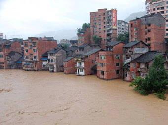 Strong rainfalls hit SW China city 