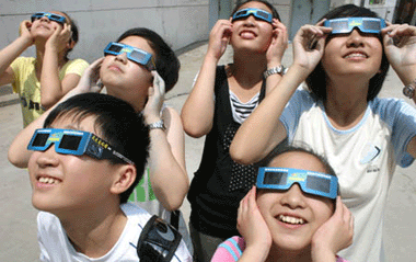 Children simulate to view solar eclipse with goggles as a preparation for the coming one on July 22, in north China's Tianjin, July 19, 2009. A total solar eclipse will be seen on July 22 in the area along the Yangtze River in central China, while a partial solar eclipse could be seen in Beijing, capital of China, and Tianjin.