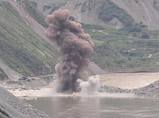 Explosion removes blockage on Dadu River 