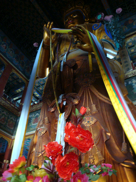 18 meter tall Tibetan Buddha towers over visitors[China.org.cn] 