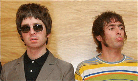 Noel Gallagher (L) and Liam Gallagher