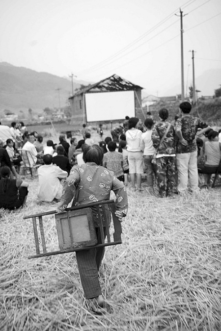 Outdoor movie theaters were welcomed by the people in the 1960s.